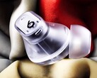 Die Beats Studio Buds+ sind optional mit einem transparenten Gehäuse erhältlich. (Bild: Apple)